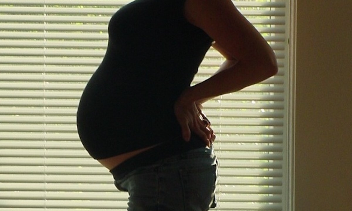 Une femme enceinte // Source : Wikimedia Commons