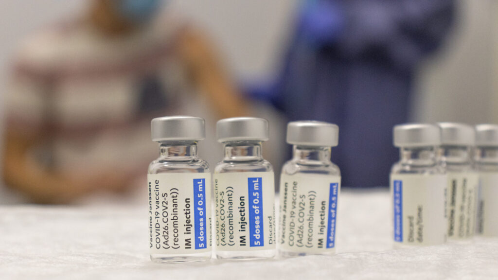 Vaccin covid-19. // Source : Unsplash/Adrià Crehuet Cano (image recadrée) Vaccin covid-19. // Source : Unsplash/Adrià Crehuet Cano (image recadrée)