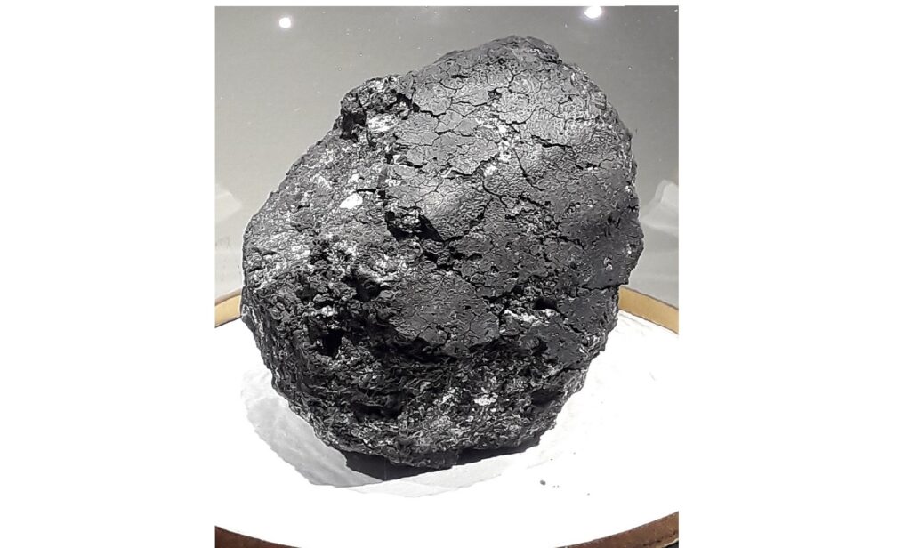 De Orgueil-meteoriet, een CI-chondriet die in 1864 in Frankrijk viel