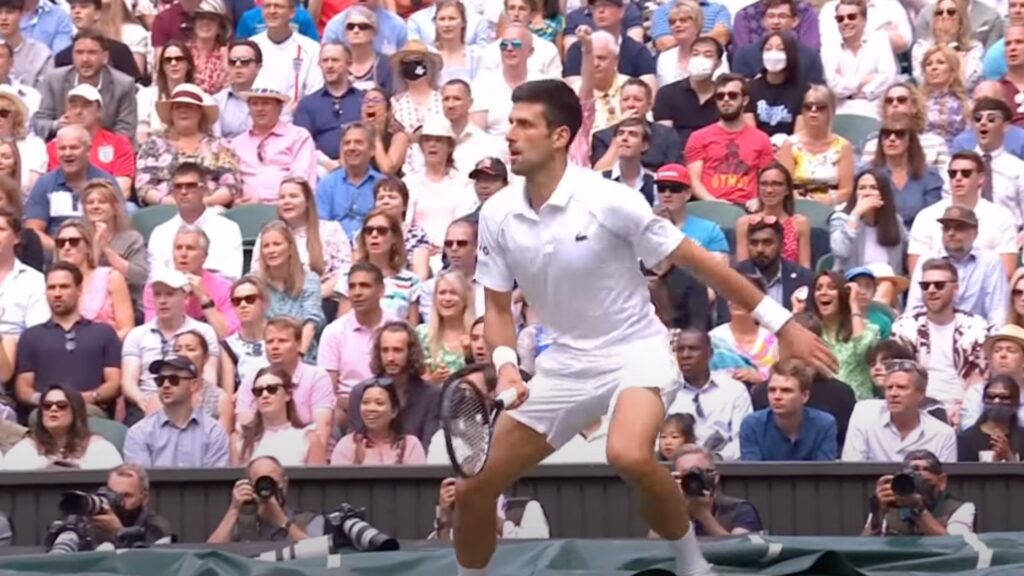 Novak Djokovic à Wimbledon // Source : Capture YouTube beIN Sports