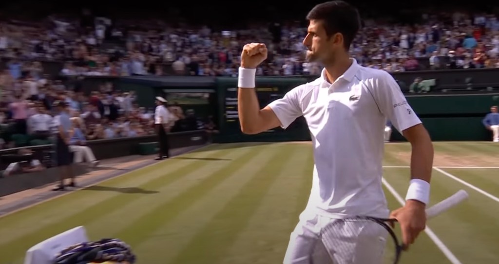 Novak Djokovic à Wimbledon // Source : Capture YouTube beIN Sports
