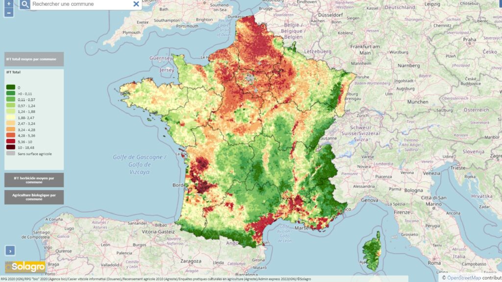 La carte Adonis indique le niveau de présence des pesticides dans les communes.  // Source : Solagro