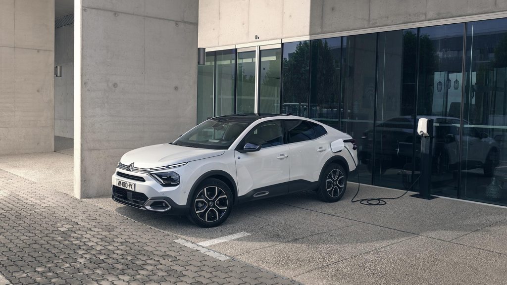 ë-C4 X : Citroën introduit un nouveau véhicule mi-SUV mi-Berline dans sa gamme électrique ! (vidéo sur Bidfoly.com) Par Raphaëlle Baut Citroen-c4x-3