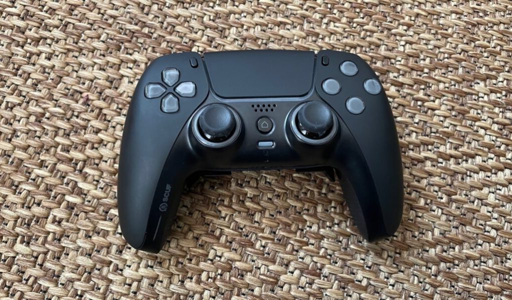 La manette Scuf Reflex pour PS5 // Source : Maxime Claudel pour Numerama