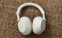 Le casque Sony WH-1000XM5 // Source : Maxime Claudel pour Numerama Le casque Sony WH-1000XM5 // Source : Maxime Claudel pour Numerama