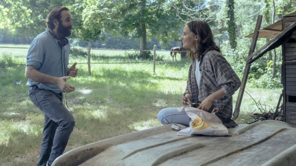 Vincent Macaigne et Alicia Vikander dans Irma Vep. // Source : HBO