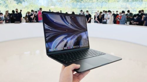 Prise en main du MacBook Air (Apple M2) : on meurt d'envie d'en avoir un -  Numerama