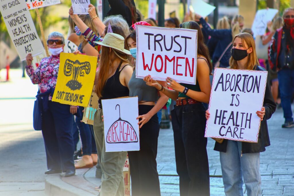 Une manifestation en faveur de l'avortement // Source : Many Bercerra / Unsplash