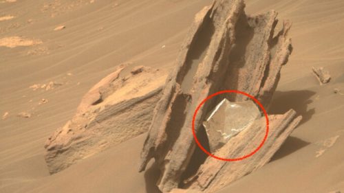 Un objet étrange vu par Perseverance sur Mars. // Source : NASA/JPL-Caltech/ASU, annotation Numerama
