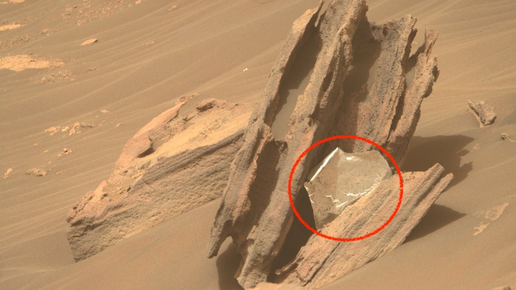 Un objet étrange vu par Perseverance sur Mars. // Source : NASA/JPL-Caltech/ASU, annotation Numerama
