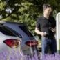 recharger sa voiture sur une borne publique // Source : Mercedes