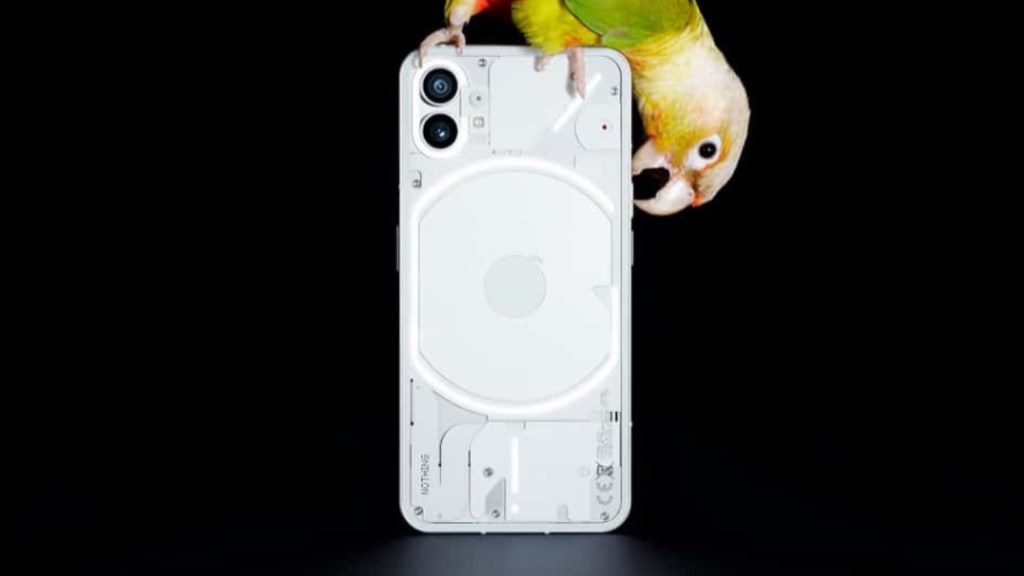 Le dos transparent du Nothing Phone (1). // Source : Nothing Le dos transparent du Nothing Phone (1). // Source : Nothing
