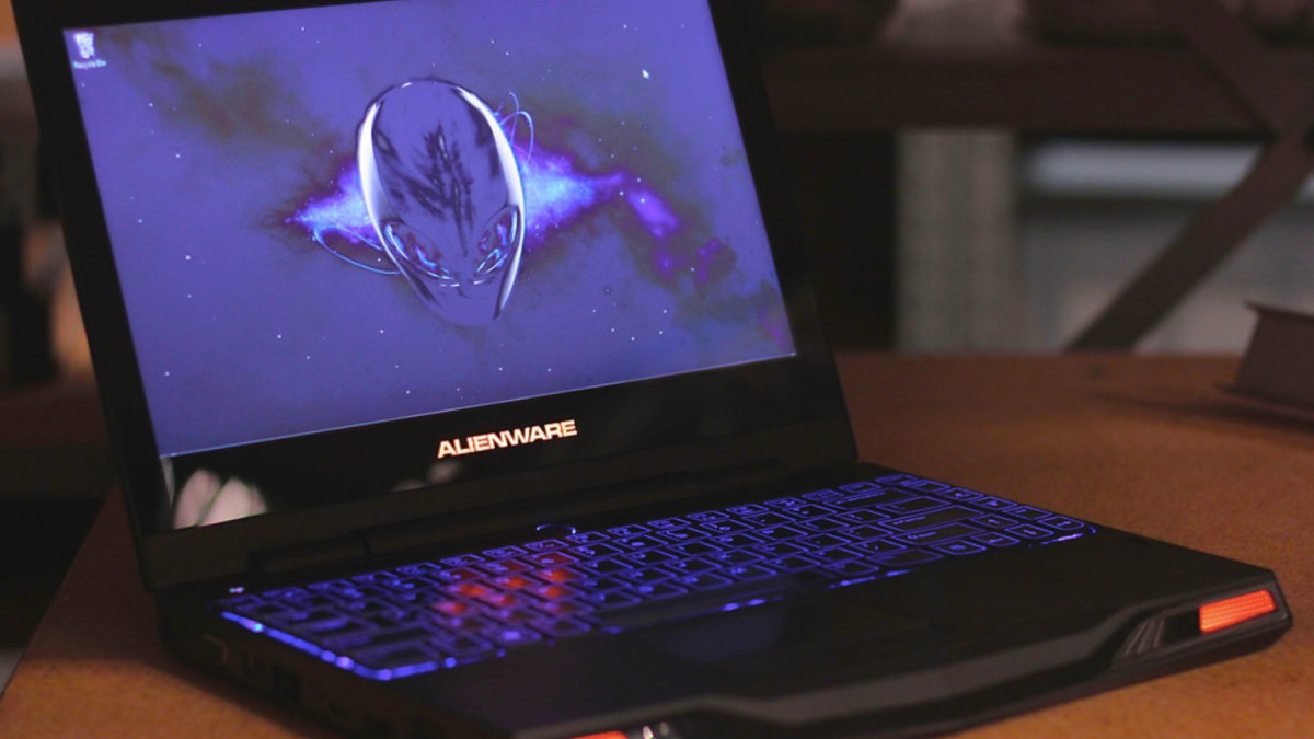 Ordinateur portable Alienware avec son logo // Source : Flick