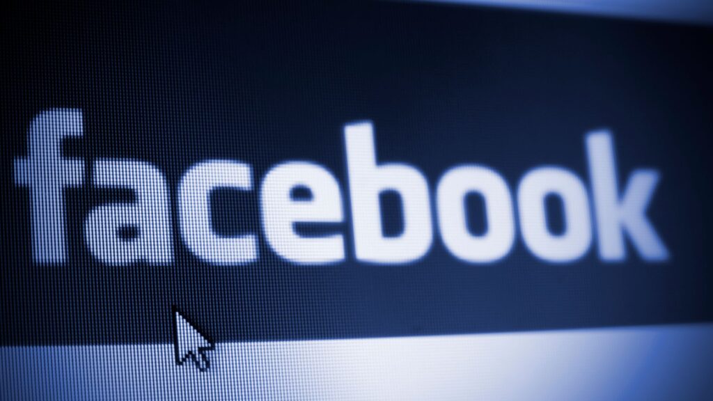 Plus de 10 000 groupes Facebook sont concernés // Source : Canva