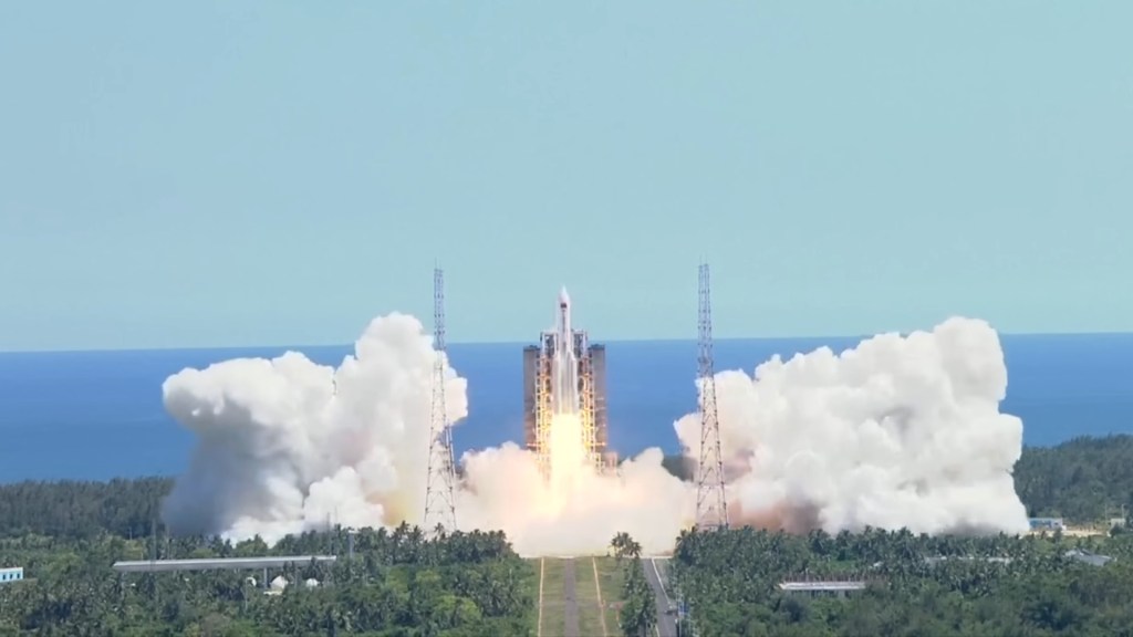 Le décollage de la fusée. // Source : Capture YouTube SciNews