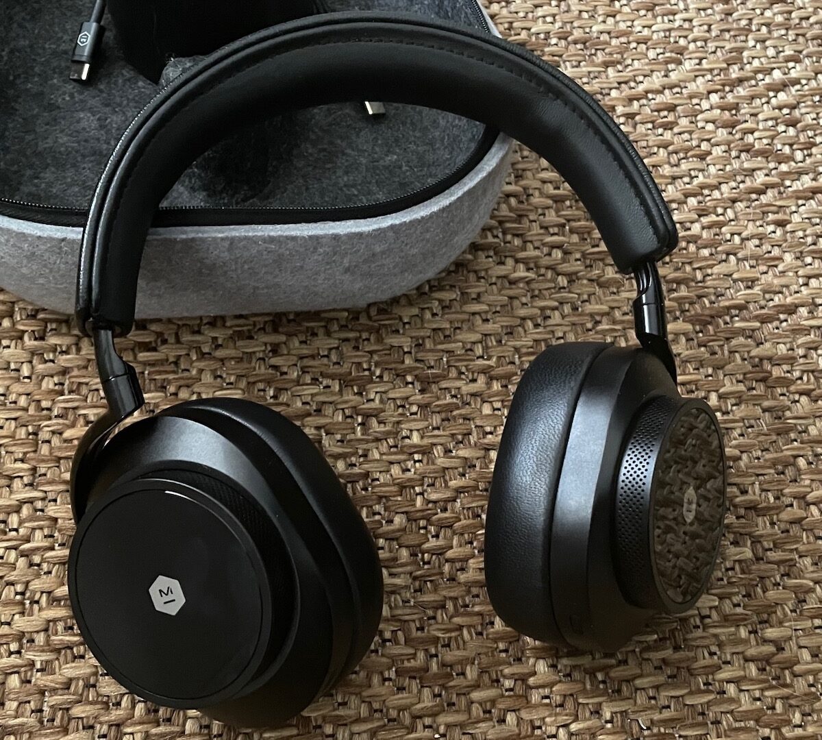 Le casque Master & Dynamic MW75  // Source : Maxime Claudel pour Numerama