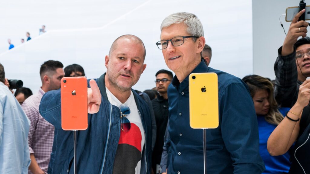 Jonathan Ive and Tim Cook in 2018. // Source: Apple