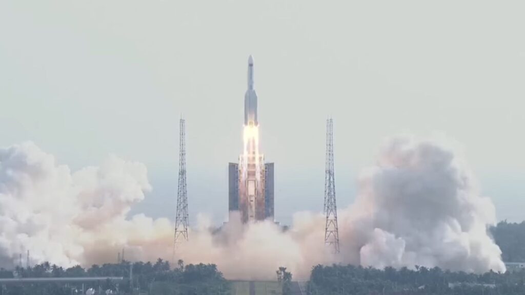 Le décollage de la fusée. // Source : Capture d'écran YouTube SciNews