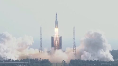 Le décollage de la fusée. // Source : Capture d'écran YouTube SciNews
