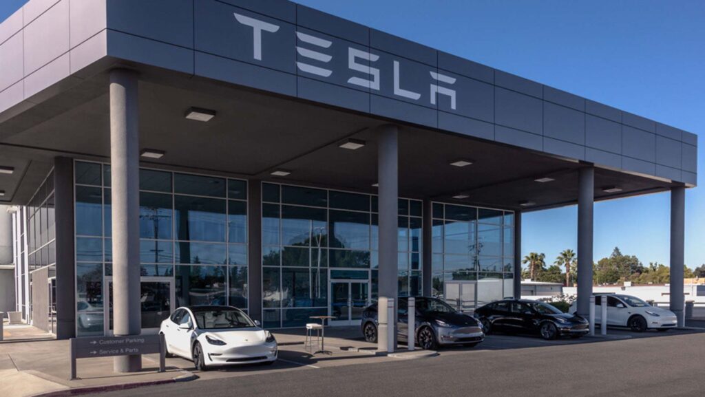 Tesla service center // Source : Tesla