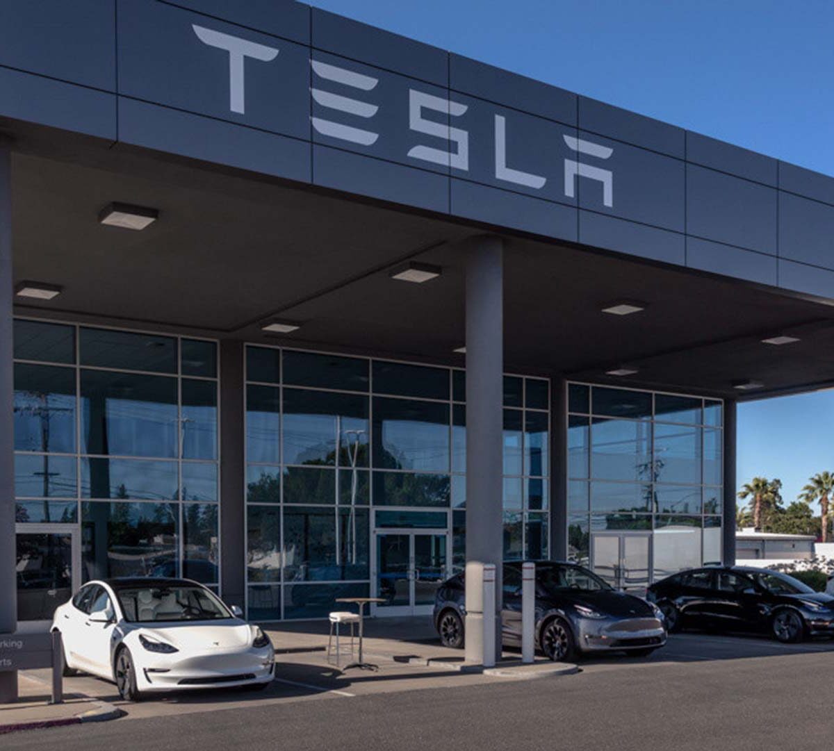 Tesla service center // Source : Tesla