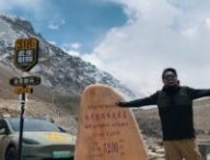 Deux Tesla au camp de base de l'Everest à 5200 m d'altitude // Source : Twitter Tesla China