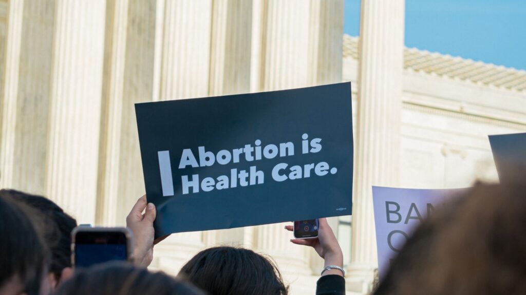 Le droit à l'avortement n'est plus garanti aux États-Unis // Source : Canva