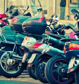 Stationnement deux-roues thermiques // Source : Pixabay Licence Stationnement deux-roues thermiques // Source : Pixabay Licence