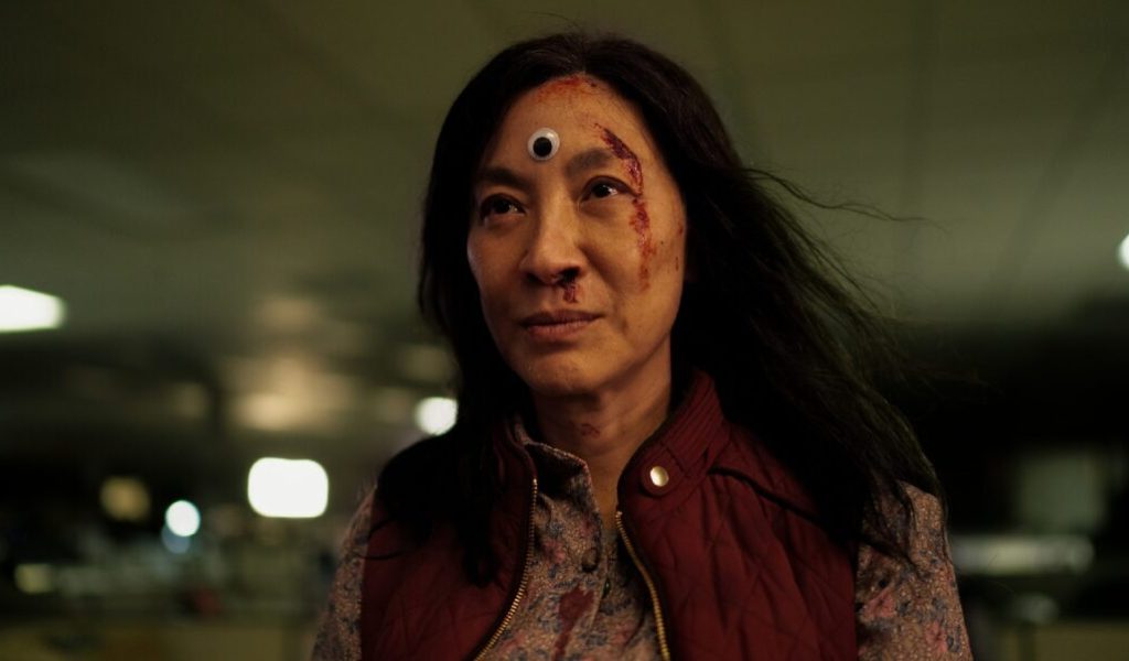 Michelle Yeoh est l'héroïne de Everything Everywhere All At Once. // Source : A24 Michelle Yeoh est l'héroïne de Everything Everywhere All At Once. // Source : A24