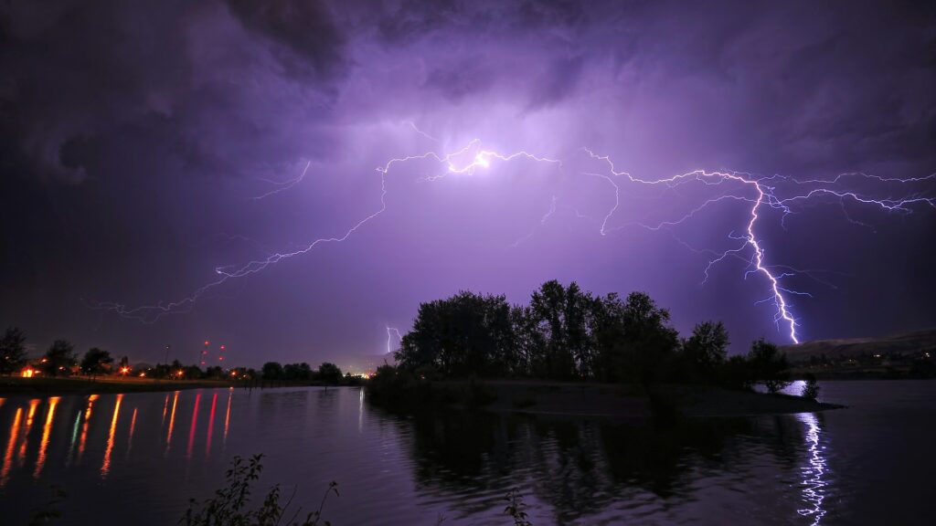 It is difficult to predict precisely where a thunderstorm will occur.  // Source: Pexels