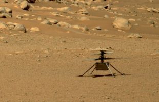 Ingenuity sur Mars en juin 2021. // Source : NASA/JPL-Caltech/ASU/MSSS (photo recadrée) Ingenuity sur Mars en juin 2021. // Source : NASA/JPL-Caltech/ASU/MSSS (photo recadrée)