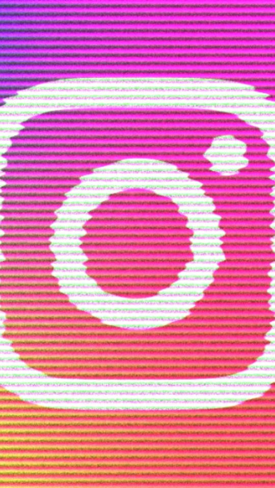 Panique chez Instagram // Source : Canva