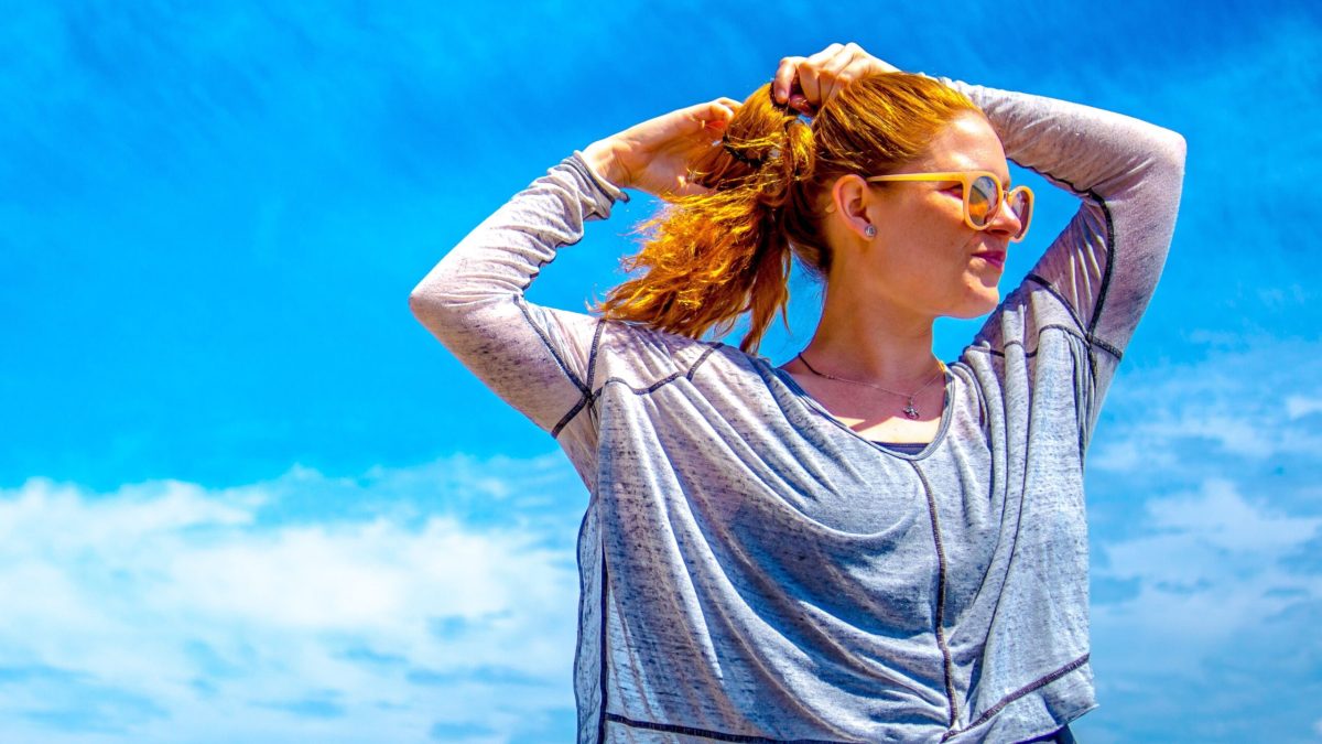 Une personne rousse. // Source : Unsplash/Joe Pilié (photo recadrée)