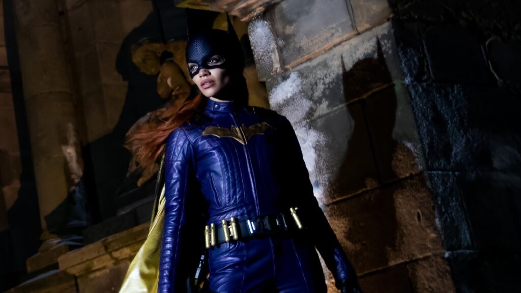 La première photo que Leslie Grace a partagée en tant que Batgirl/Barbara Gordon.  // Source : Warner