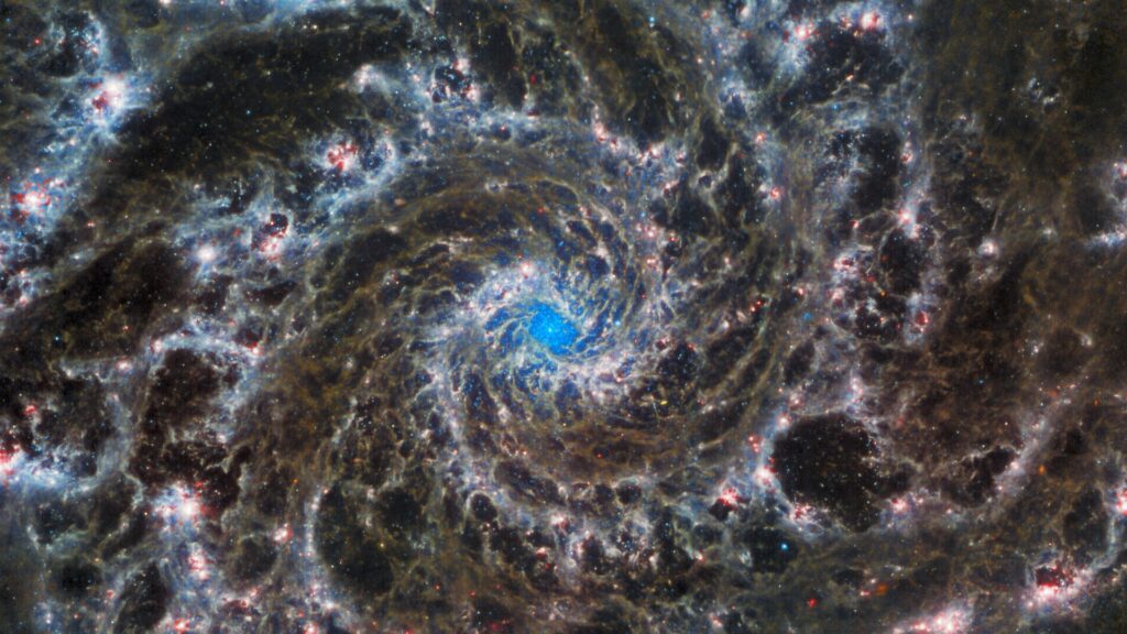 James Webb sfotografował wyimaginowaną galaktykę (M74) w widmie podczerwonym.  // Źródło: ESA