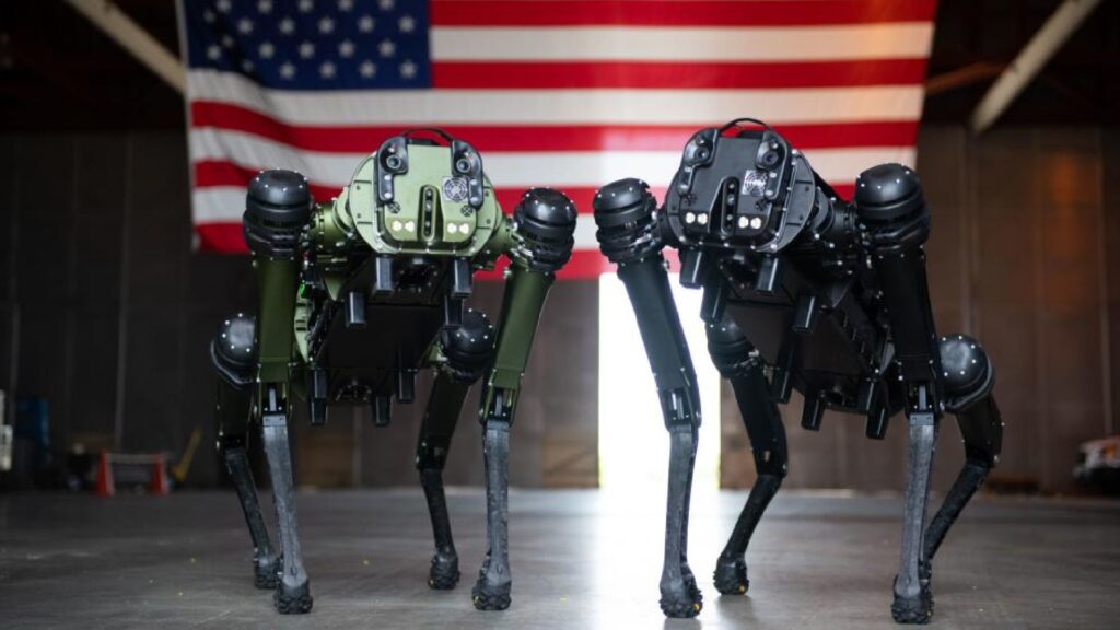 Les deux chiens robots mobilisés durant la démonstration. // Source : Senior Airman Samuel Becker
