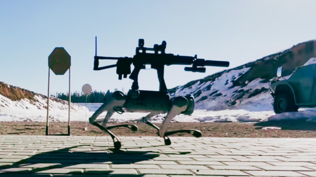 Un robot Unitree transformé en arme de guerre. // Source :  Alexander Atamanov / YouTube