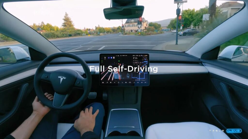Conduite autonomous FSD Tesla // Source : Capture video live Tesla