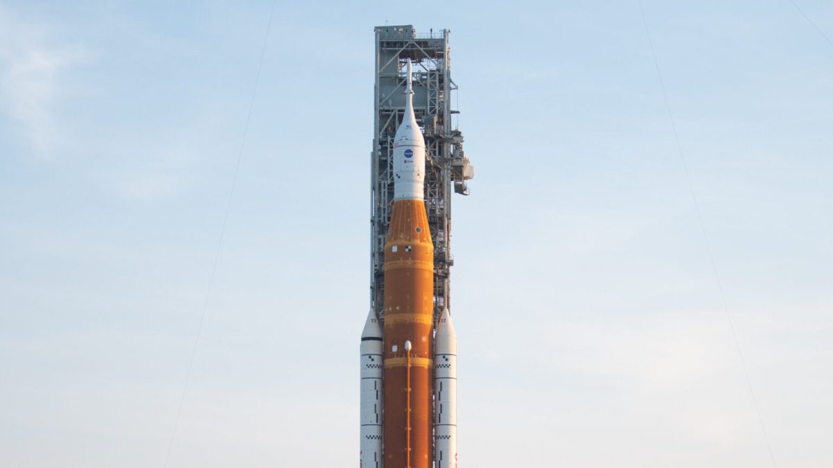 La fusée SLS. // Source : Flickr/CC/NASA/Joel Kowsky (photo recadrée)