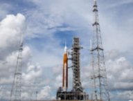 La fusée SLS sur son pas de tir. // Source : Flickr/CC/NASA/Joel Kowsky (photo recadrée)