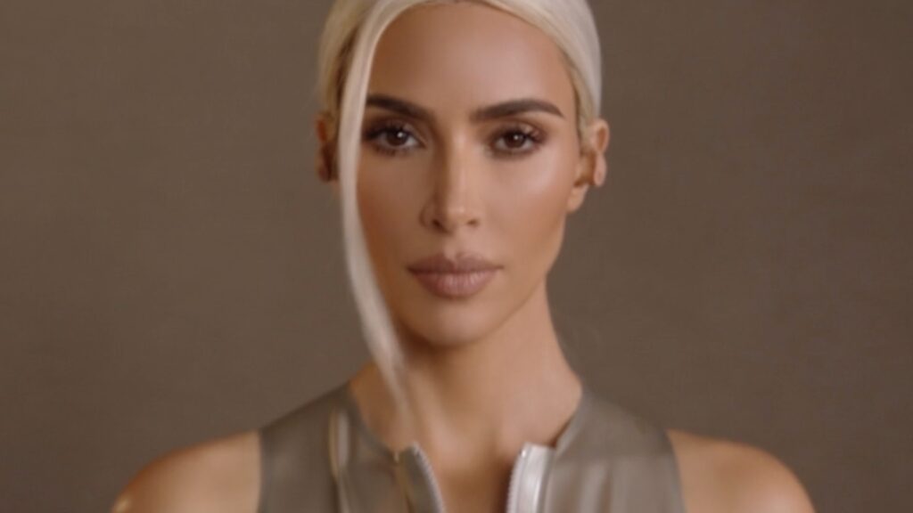 Beats Fit Pro x Kim Kardashian  // Source : Apple