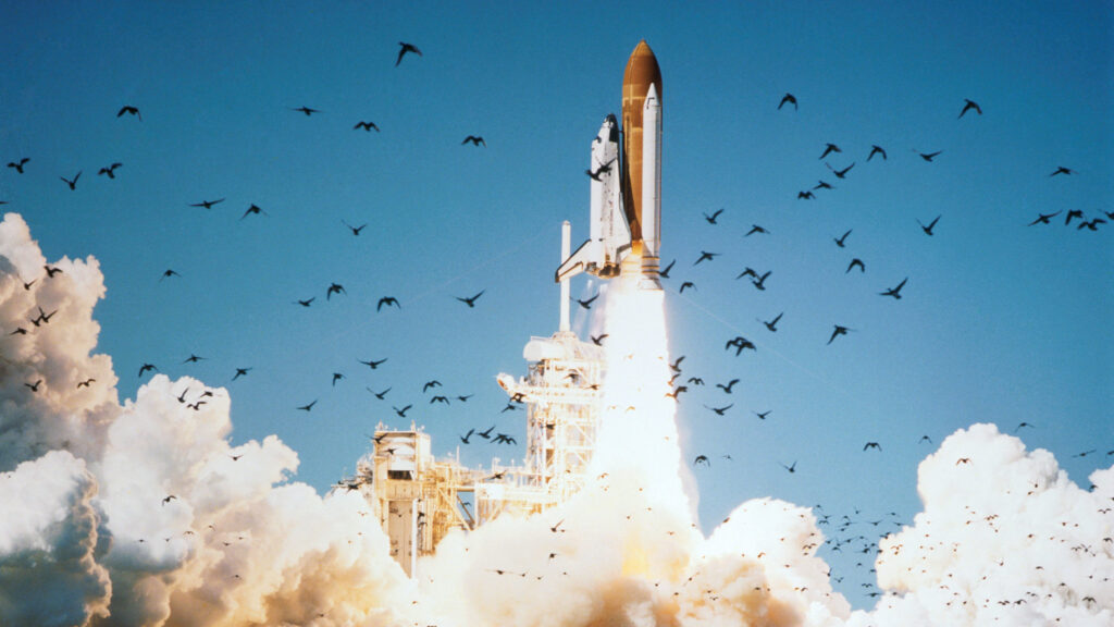 Décollage de la navette Challenger. L'accident est survenu 73 secondes après le lancement. // Source : Flickr/CC/Nasa Johnson (photo recadrée)