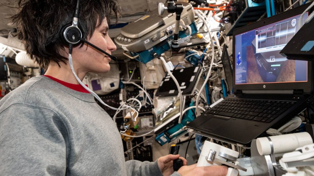 Samantha Cristoforetti dans l'ISS en mai 2022. // Source : Flickr/CC/Nasa Johnson (photo recadrée)