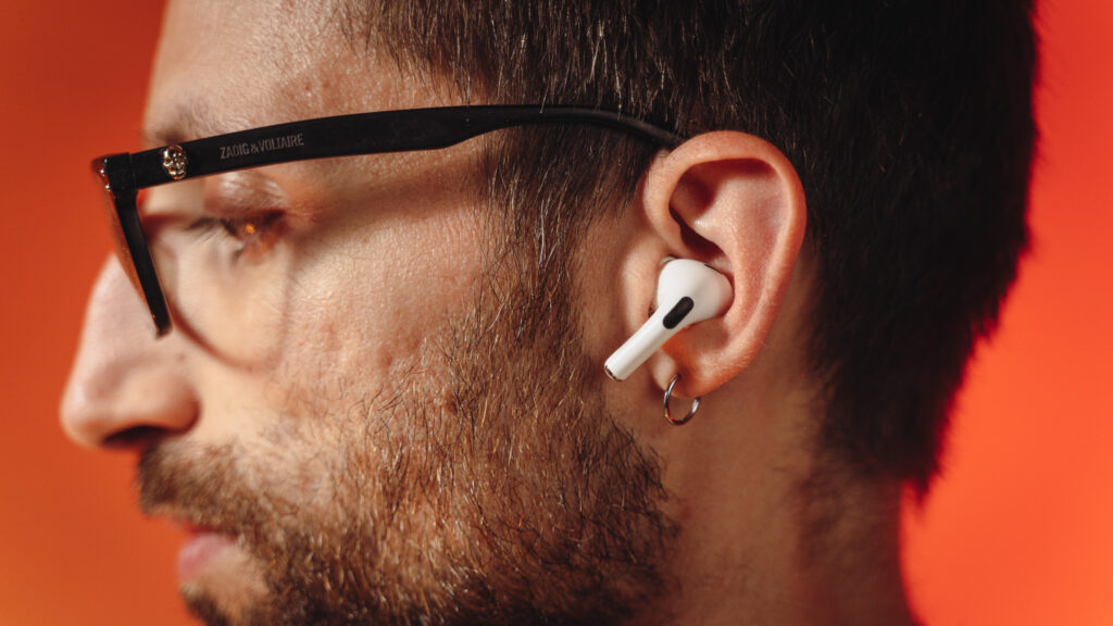 Apple AirPods Pro 2 // Source : Louise Audry pour Numerama Apple AirPods Pro 2 // Source : Louise Audry pour Numerama