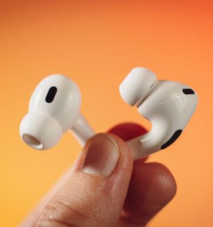 Apple AirPods Pro 2 // Source : Louise Audry pour Numerama