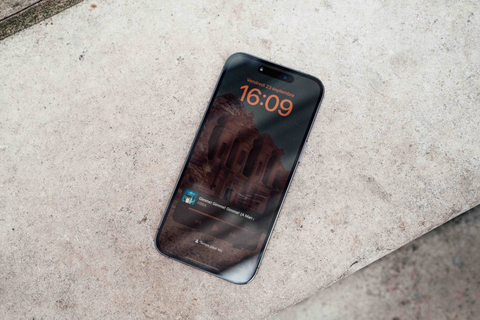 L'iPhone 14 Pro en veille (always-on-display)