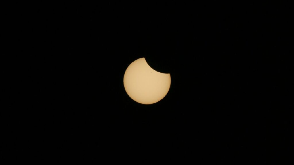Une éclipse solaire partielle. // Source : Flickr/CC/Victor R. Ruiz (photo recadrée)