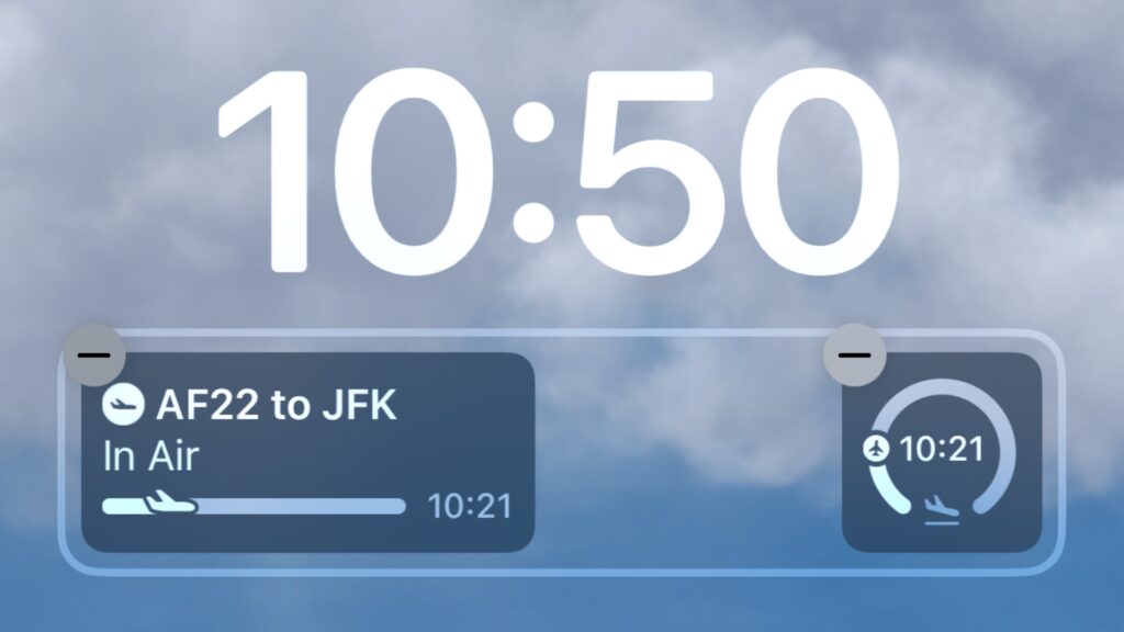 Flighty affiche l'état d'un vol sur l'écran de verrouillage. // Source : Numerama