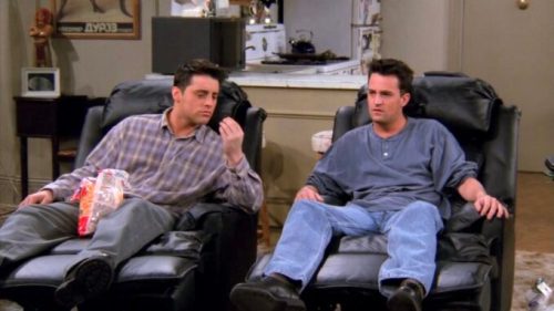 Joey et Chandler sur leur siège // Source : Friends/Netflix