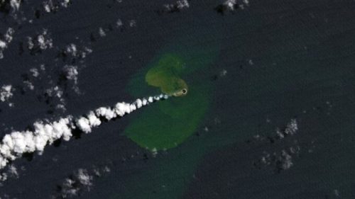 Île apparue à Home Reef. // Source : Nasa